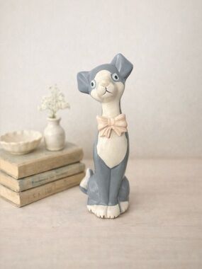 Charming vintage Dog Figurine